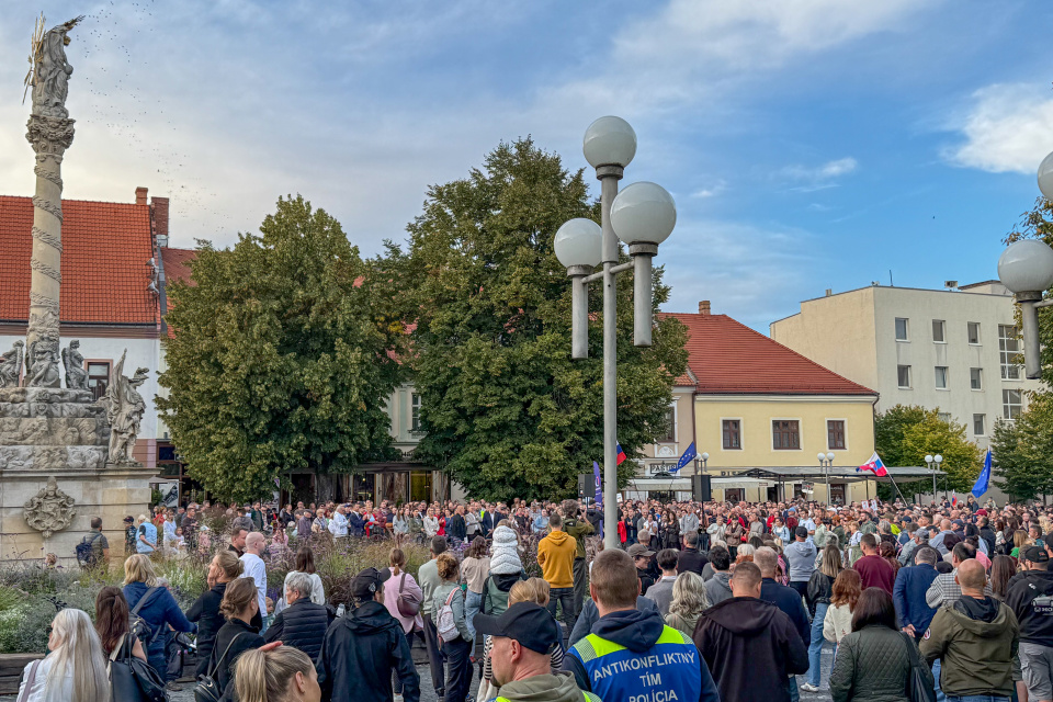 Protestné zhromaždenie proti vládnej konsolidácii v Trnave (16. 9. 2025) | Foto: red.