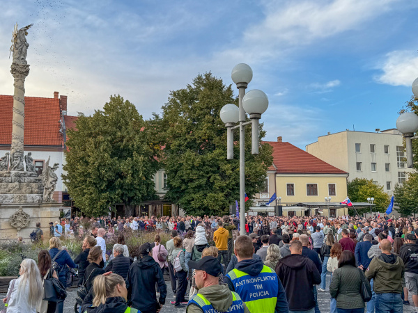 Protestné zhromaždenie proti vládnej konsolidácii v Trnave (16. 9. 2025) | Foto: red.