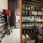 Návštevníci si v P38 môžu doplniť šípkárske vybavenie | Foto: Michaela Martišíková, redakcia