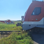 Zrážka auta s vlakom. | Zdroj: KR PZ TT