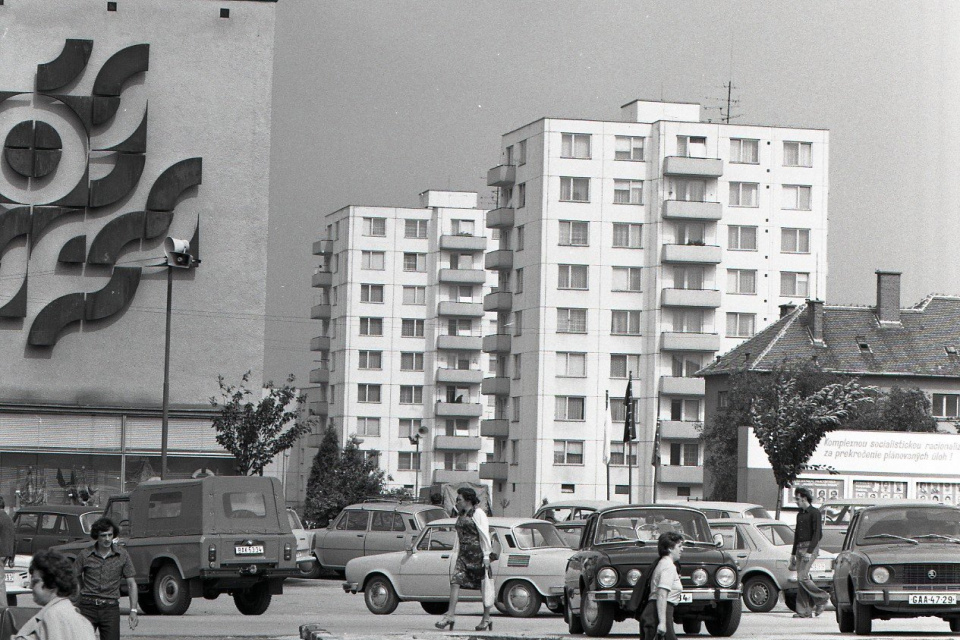 Život na novom senickom sídlsiku na konci 70. rokov. | Foto: Štefan Puškáš, ČSTK. Licencia na použitie je pre Trnavské rádio.