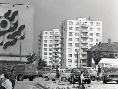 Život na novom senickom sídlsiku na konci 70. rokov. | Foto: Štefan Puškáš, ČSTK. Licencia na použitie je pre Trnavské rádio.