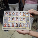 Za správne odpovede sa rozdávali kartičky s podpismi | Foto: Sarah Strapoňová