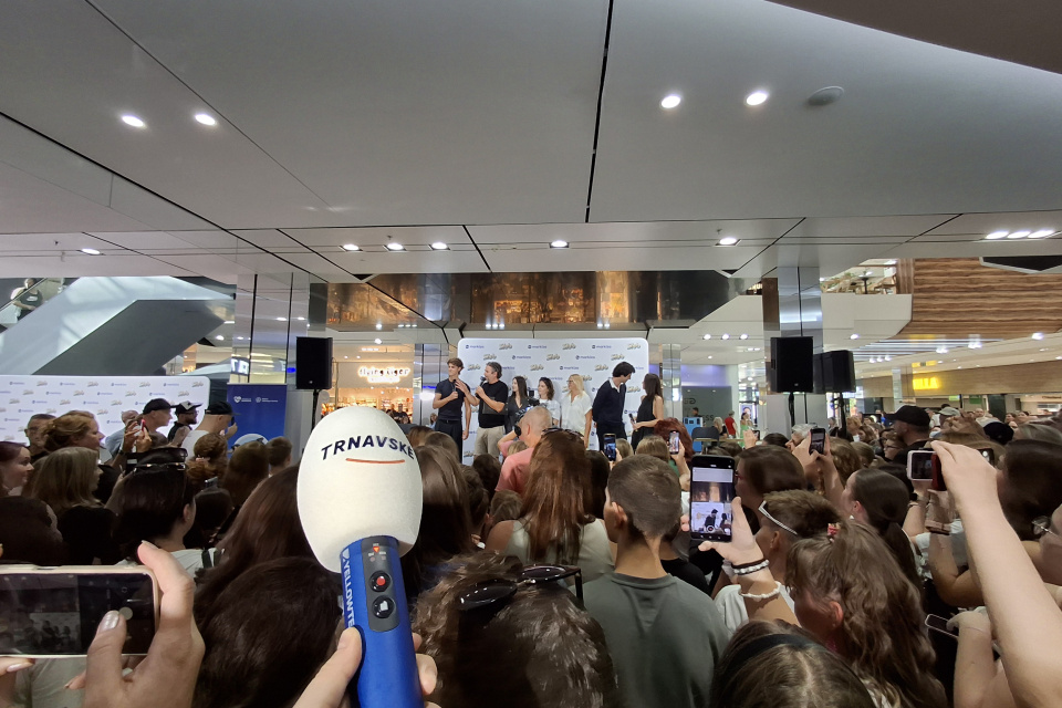 V dave sa to hemžilo natešenými fanúšikmi | Foto: Sarah Strapoňová