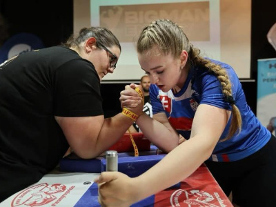 Bronzová medailistka v pretláčaní rukou je z Dobrej Vody | Foto: Eli Ladvenicová