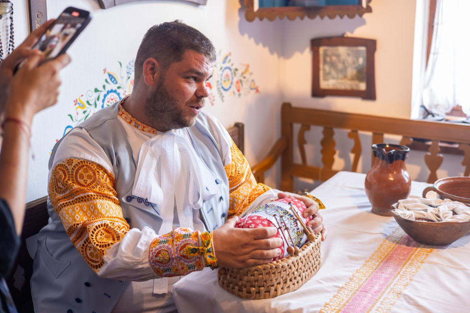 Dozviete sa viac o paličkovanej čipke z Krakovian, naštívite múzeum a užijete si aj pohostenie | Zdroj: Rezort Piešťany