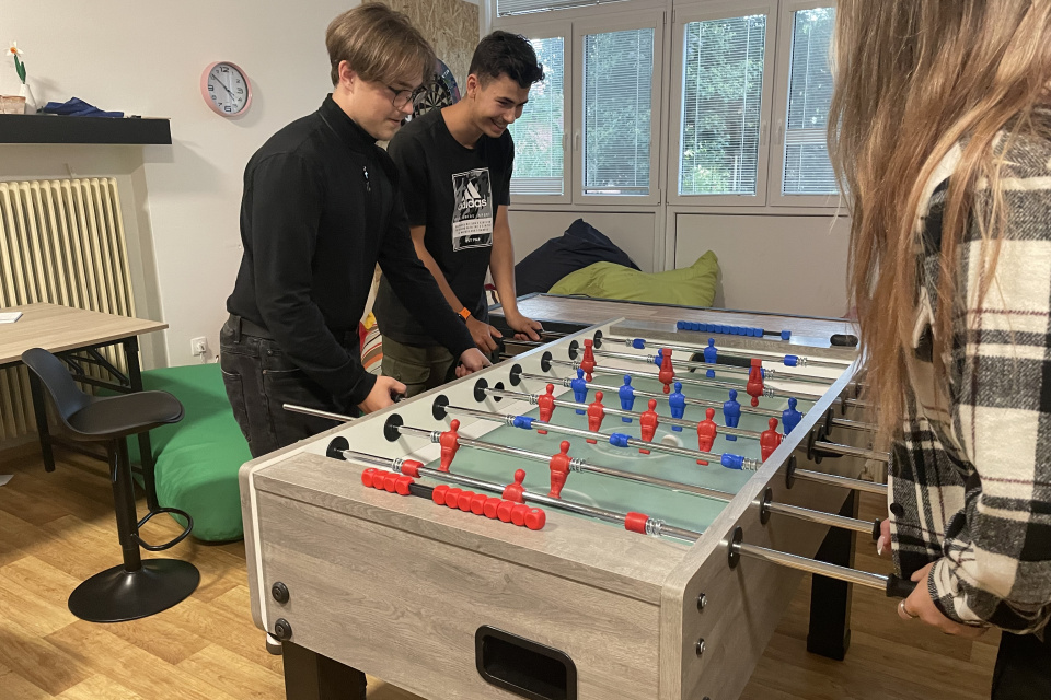V KiviKu si môžu prísť zahrať stolný futbal, playstation, šípky alebo si vyskúšať virtuálnu realitu | Foto: Michaela Martišíková, Trnavské rádio
