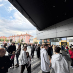 Ľudí zo City Arény vyhnali von | Foto: Trnavské rádio