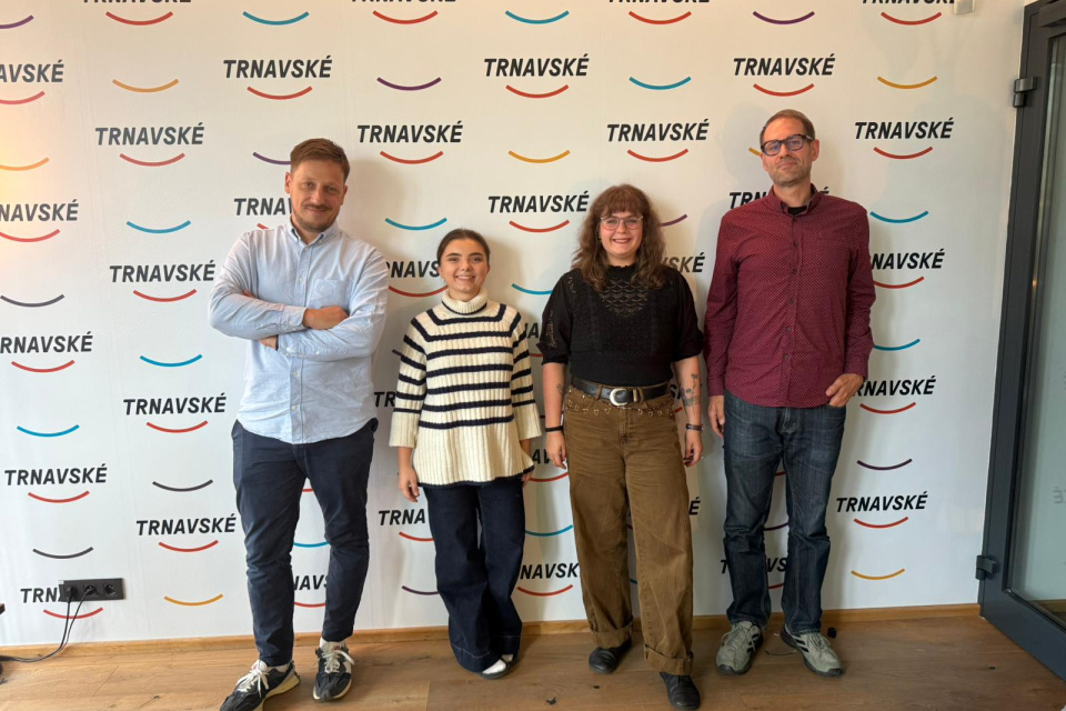 Členovia združenia na návšteve v štúdiu Trnavského | Foto: Sarah Strapoňová, Trnavské rádio