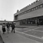 Pohľady na nový obchodný dom a reštauráciu Mladosť v Galante 5. novembra 1987. | Foto: Vlastimír Andor, ČSTK. Licencia: Trnavské rádio