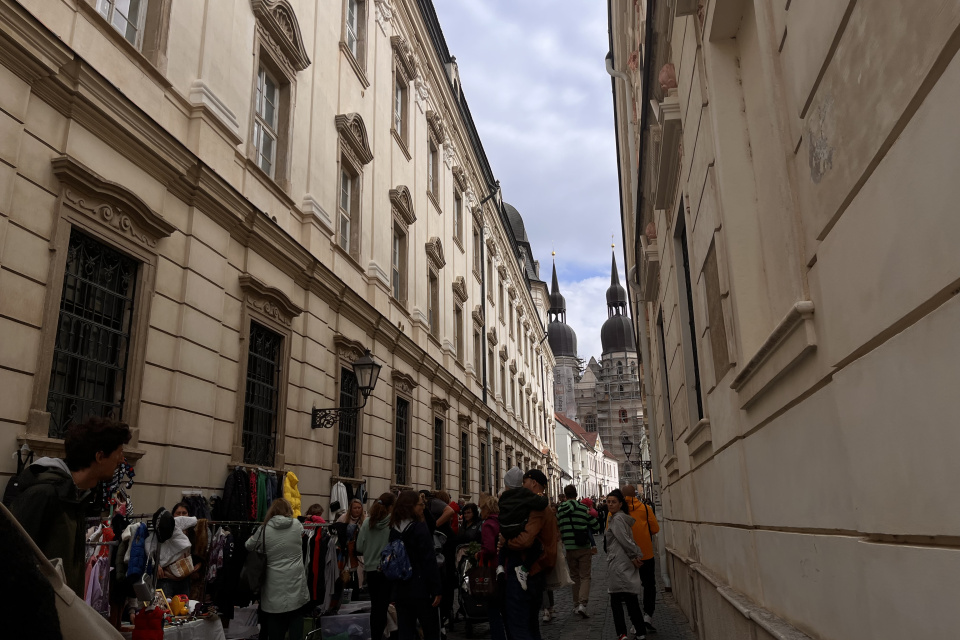 Predajcovia obsadili každý centimeter  | Foto: Alexandra Štofirová, Trnavské rádio