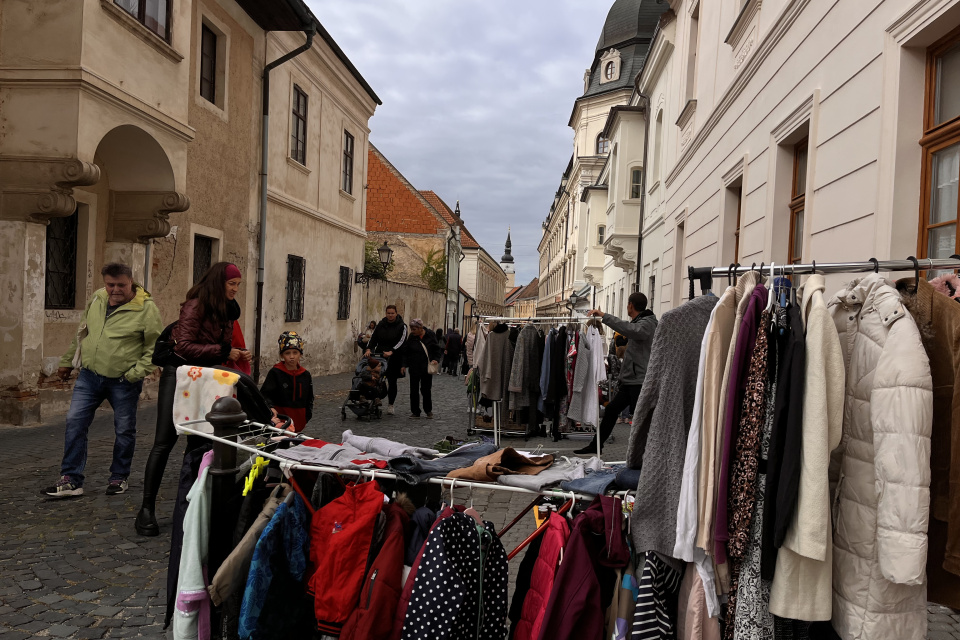 Nájdete tu oblečenie za symbolickú cenu | Foto: Alexandra Štofirová, Trnavské rádio