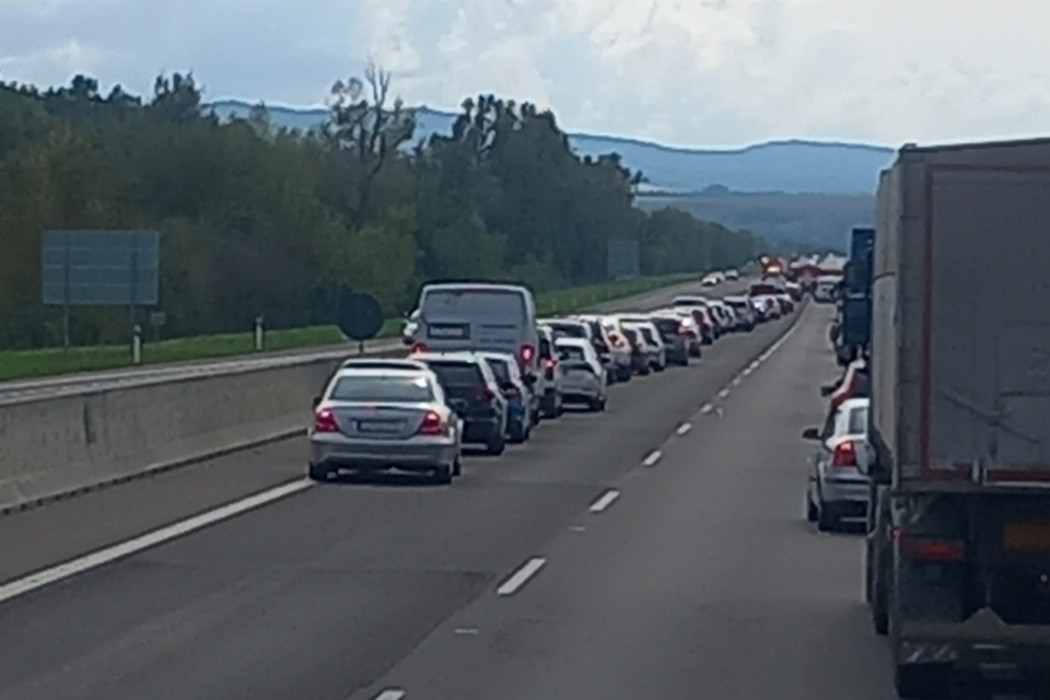 Na mieste sú dlhé kolóny. | Foto: György Garai, Dopravný servis Trnavský kraj