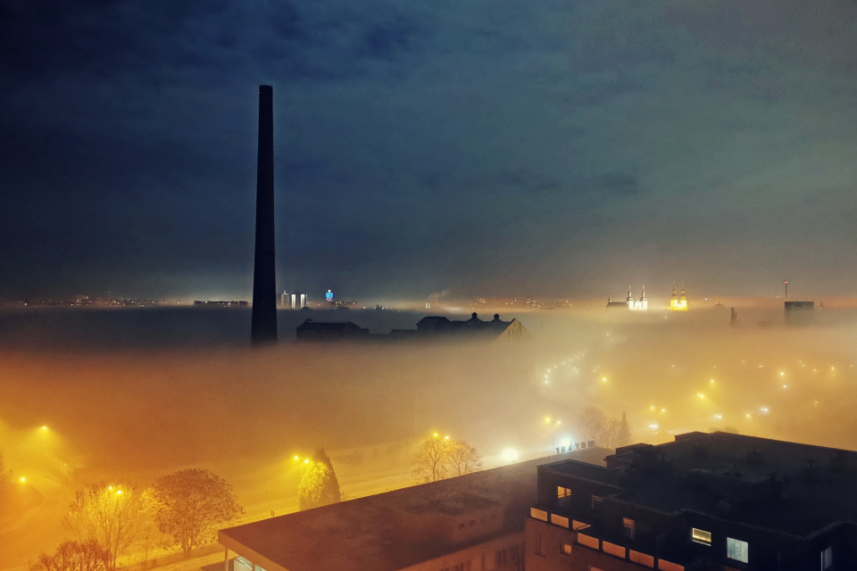 Nočná hmla nad Trnavou l Foto: TR