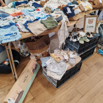 Na výber bude z oblečenia, hračiek, kníh a rôznych drobností | Zdroj: Suchá nad Parnou