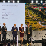 Vedenie mesta spolu s architektkou počas prevzatia ocenenia | Zdroj: Mesto Trnava
