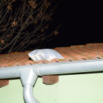 Sporný predmet našli na strechu objektu | Foto: Polícia