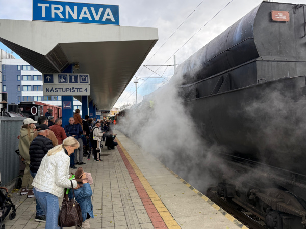 Ukončite výstup a nástup, náš vlak odchádza. | Foto: Trnavské