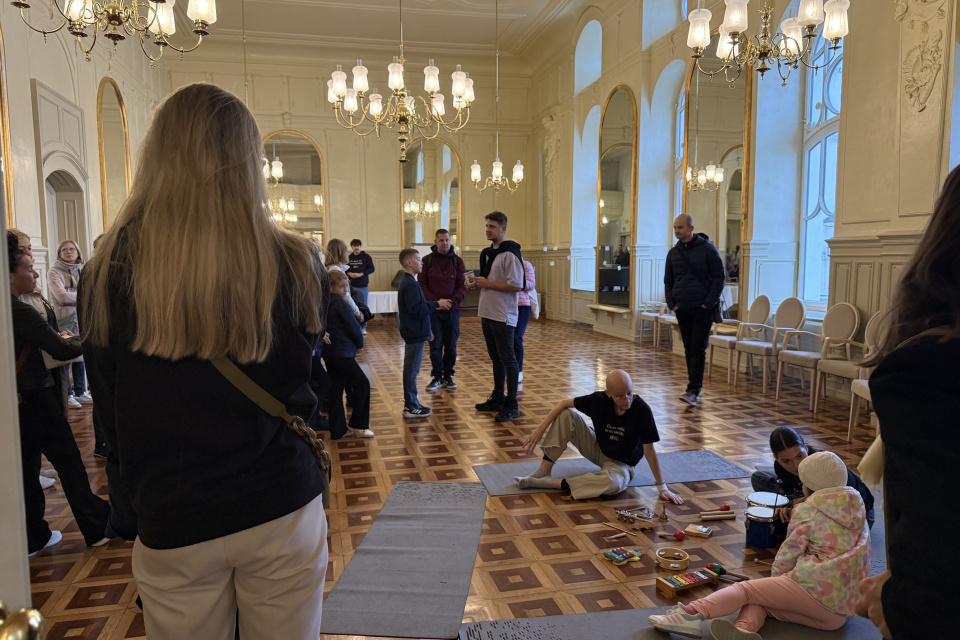 Prehliadka viedla aj cez zrkadlovú sálu | Foto: Michaela Martišíková, redakcia