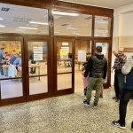 Volebné miestnosti sa opäť zaplnia občanmi | Zdroj: Mesto Senica