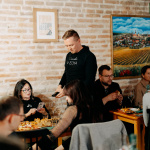 Prednáška je spojená s degustáciou dobrého vína | Zdroj: Trnavská viecha