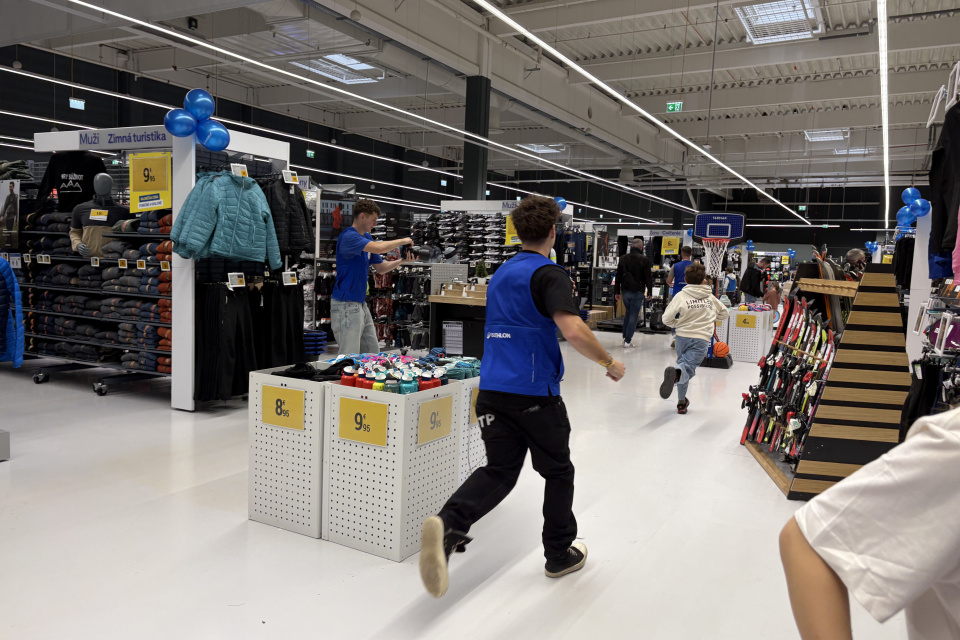Nové priestory privítali spolu s Trnavským rádiom aj zvedaví návštevníci | Foto: Michaela Martišíková, Trnavské rádio