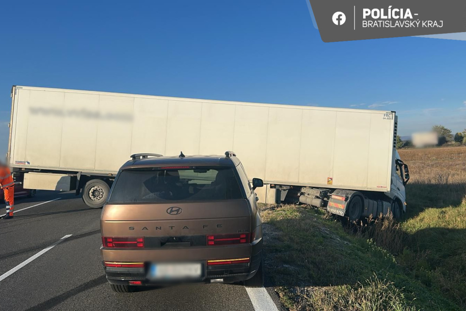 Pozor na skrížený kamión na D1 | Zdroj: Polícia SR