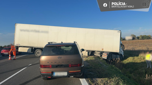 Pozor na skrížený kamión na D1 | Zdroj: Polícia SR