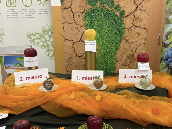 Najkrajšie jablko je opäť zo Smoleníc | Zdroj: Fb Peter Molda