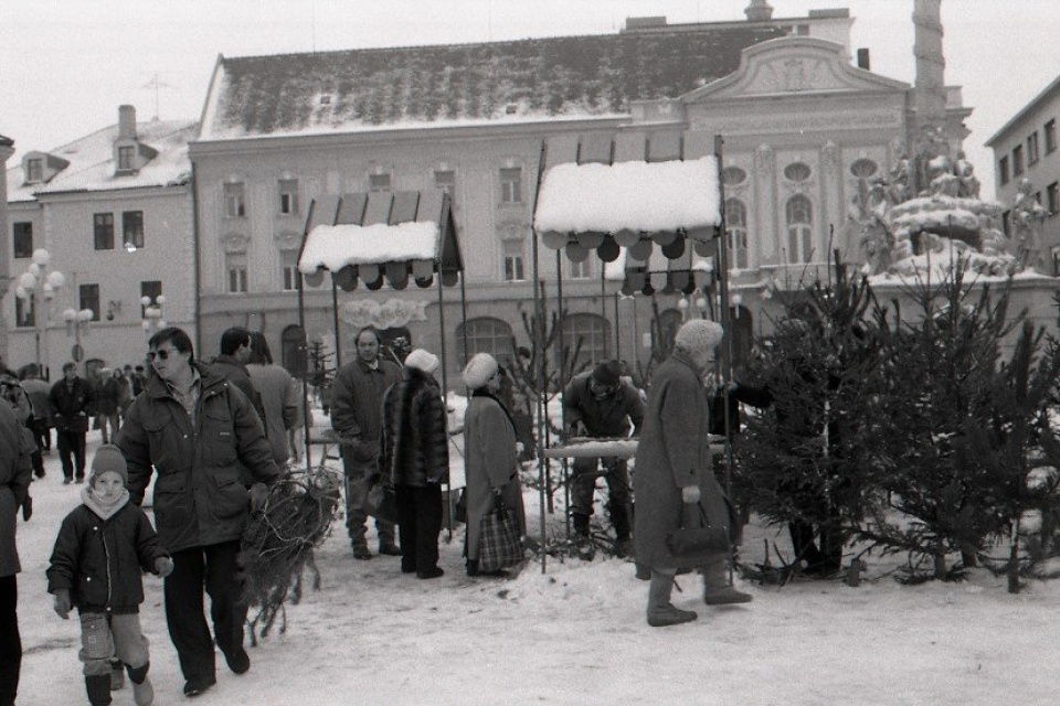 Predaje v centre Trnavy v roku 1995. | Foto: Magda Borodáčová, TASR. Licencované pre Trnavské rádio