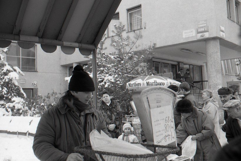 Predaje v centre Trnavy v roku 1995. | Foto: Magda Borodáčová, TASR. Licencované pre Trnavské rádio