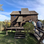 Žľab slúžil na jednoduchšie narábanie s vrecami.