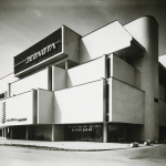 Obchodný dom Jednota v Trnave na dobovej fotografii. | Autori: Tomáš Gucfa, Rajmund Müller. Licencia pre Trnavské rádio: Slovenská národná galéria