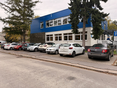 Situácia s parkovaním v areáli nemocnice sa zhoršila | Zdroj: FNTT