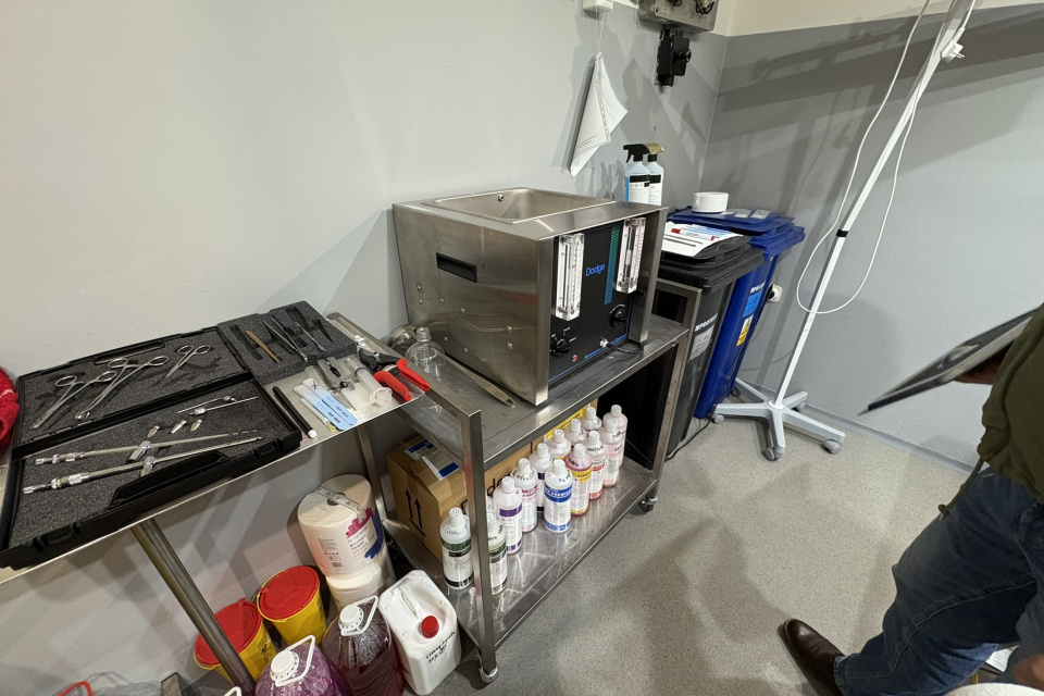 V tejto nádobe sa miešajú konzervačné tekutiny | Foto: Michaela Martišíková, Trnavské rádio