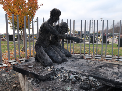 Požiarom poškodený Pamätník nenarodeným deťom. | Foto: TASR - Ondrej Hercegh