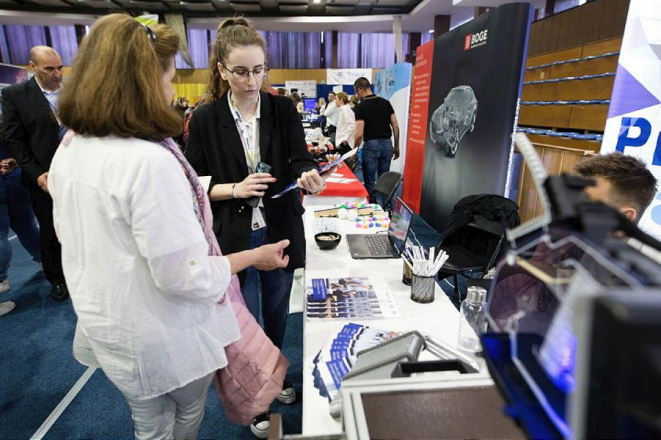 V mestskej športovej hale sa stretnú zamestnávatelia a tí, ktorí si hľadajú prácu | Zdroj: Región Trnava