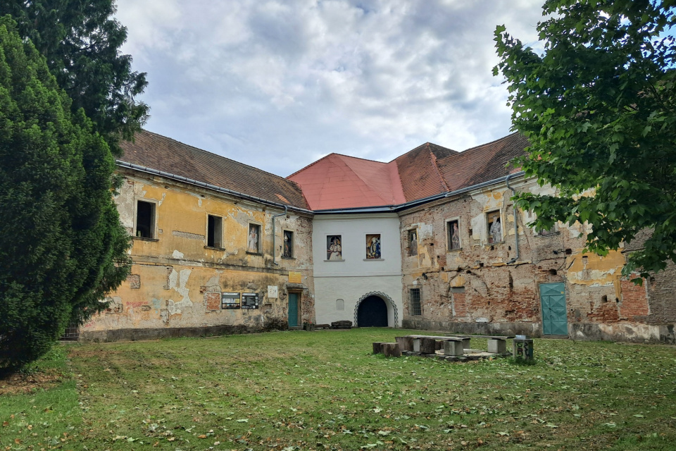 Kaštieľ v Seredi prechádza obnovou | Zdroj: OZ Vodný hrad Sereď