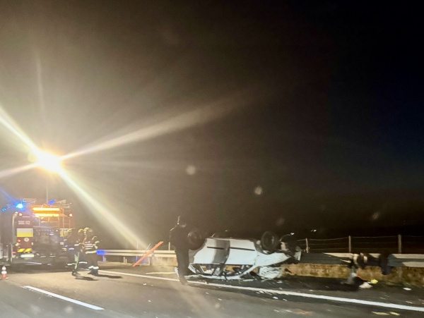 Vážna nehoda pri Piešťanoch. | Zdroj, foto: Dopravný servis Trnavského rádia