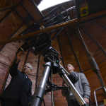 Svetozár Štefeček sa zaujíma o astronómiu | Zdroj: CDI