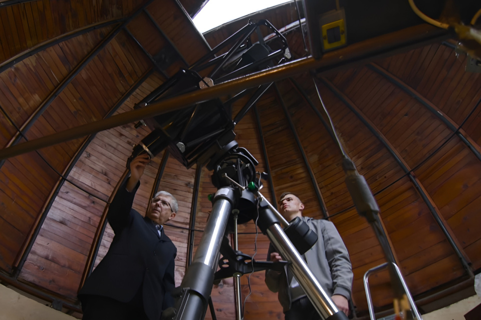 Svetozár Štefeček sa zaujíma o astronómiu | Zdroj: CDI