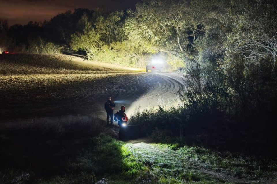 Dobrovoľníci na pátraní v Hlohovci.