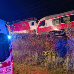 Železnice popierajú čelnú zrážku. | Foto: Syrovekorbaciky Syrove Torty