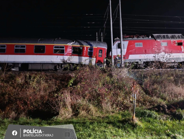 Zdeformovaný prvý vozeň rýchlika Tatran. | Foto: PZSR