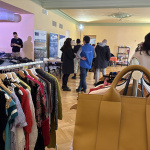 V Kreatívnom centre Trnava nakúpite veci z druhej ruky za symbolické euro, ktoré poputuje nadácií DAR | Foto: Michaela Martišíková, Trnavské rádio