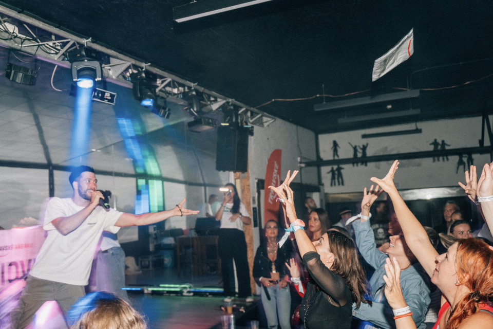 Naše rádiové diskotéky Rádiovice vás bavia. Takto vyzerala jedna z nich v Trnave. | Foto: Michal Baranovič