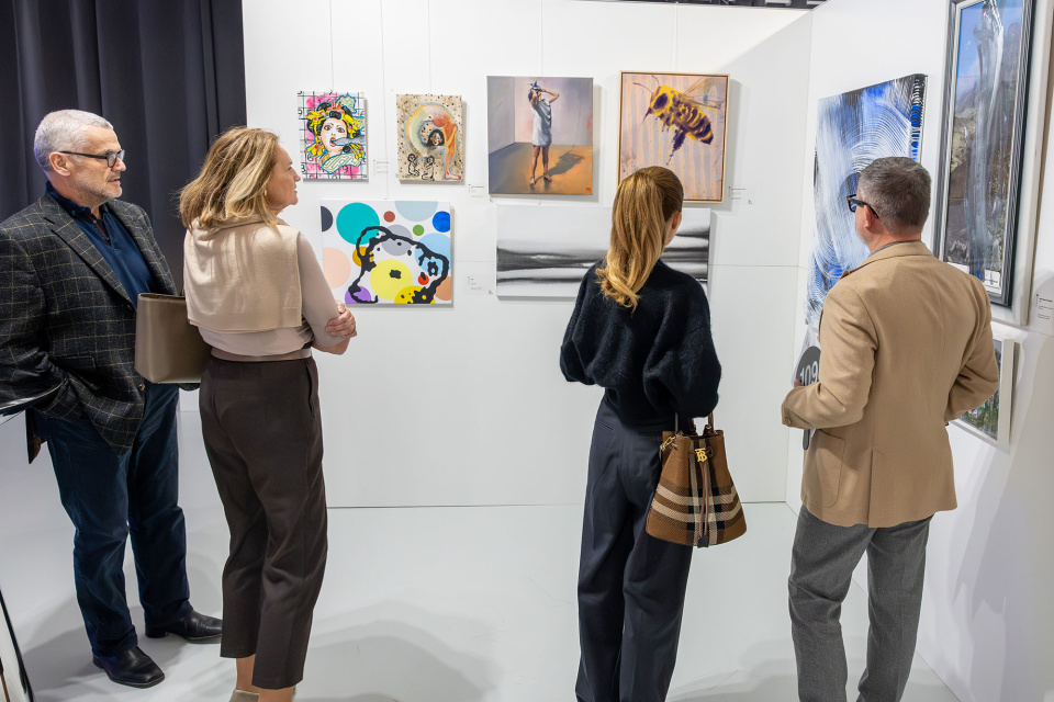 Dražené diela slovenských výtvarníkov zaujali mnohých priaznivcov umenia | Foto: TS