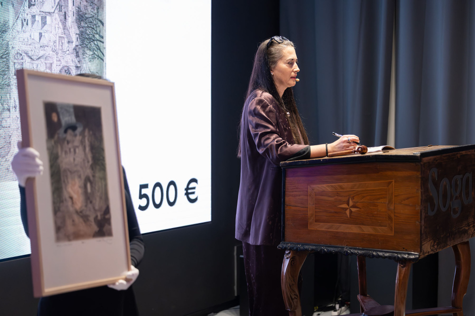 Licitátorka Nina Gažovičová sprevádza charitatívnu aukciu od jej počiatku | Foto:  TS