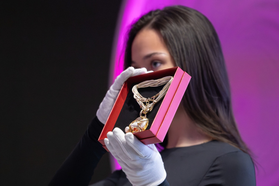 Úspešne dražený náhrdelník Aurora z roku 2023 od Bibiany Hallovej | Foto: TS