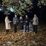 Prestrihnutím pásky otvorila majiteľka Decoledu, primátor Serede a trnavský župan svetelnú výstavu | Foto: Tomáš Buday